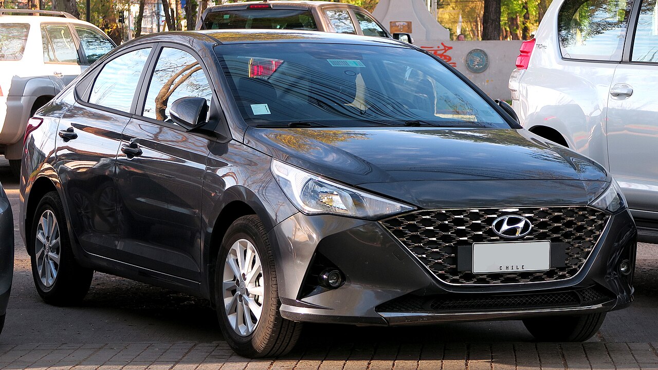 Hyundai Accent 4 chỗ